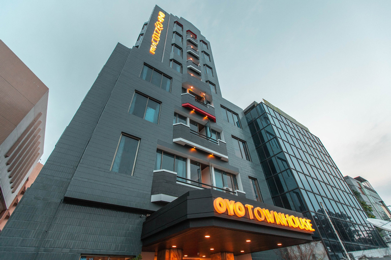 OYO Townhouse 1 Hotel Salemba Near RS PGI Cikini, Central Jakarta