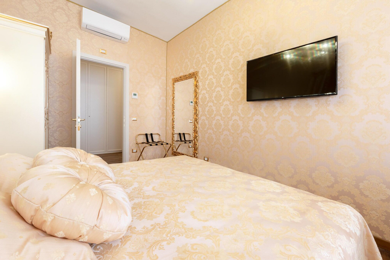 Bedroom 4, Canal View San Marco Luxury Rooms, Venezia