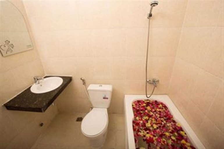 Bathroom 18
