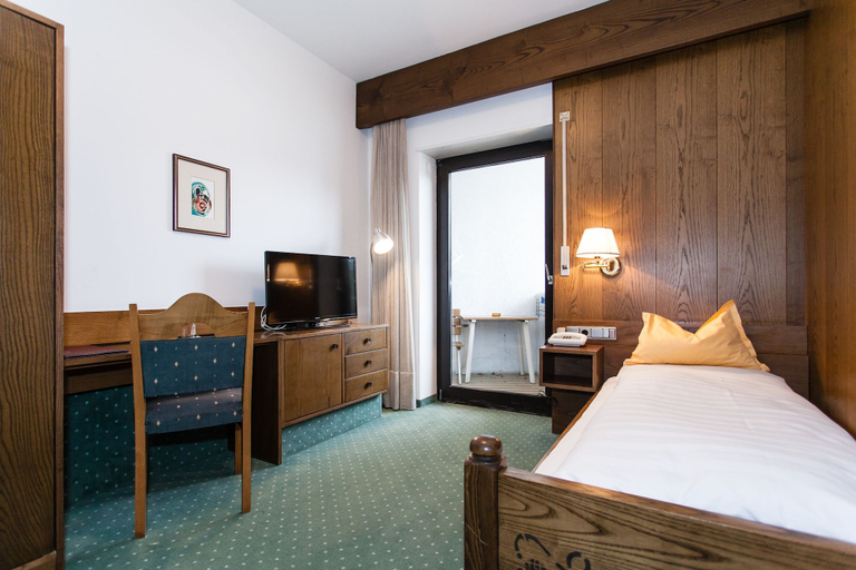 Bedroom 4, Hotel Am Wolfgrubenersee, Bolzano