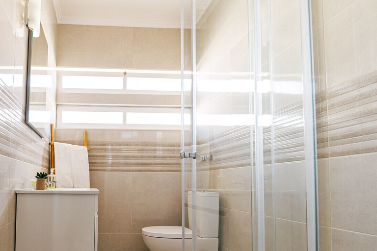 Bathroom 3, Maré Alta Alojamentos, Peniche