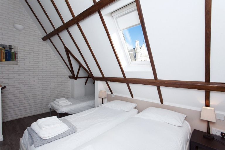 Bedroom 4, Royal Court of Justice view, London