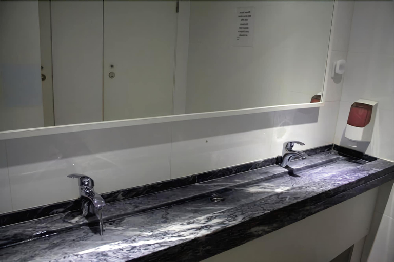 Bathroom 4, WW Hostel & Suites, Coimbra