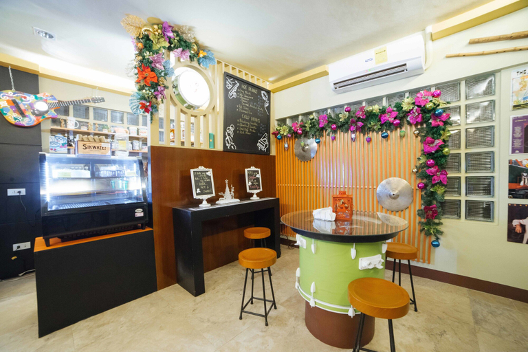 Food & Drinks 5, RedDoorz Plus near San Pedro Cathedral, Davao City