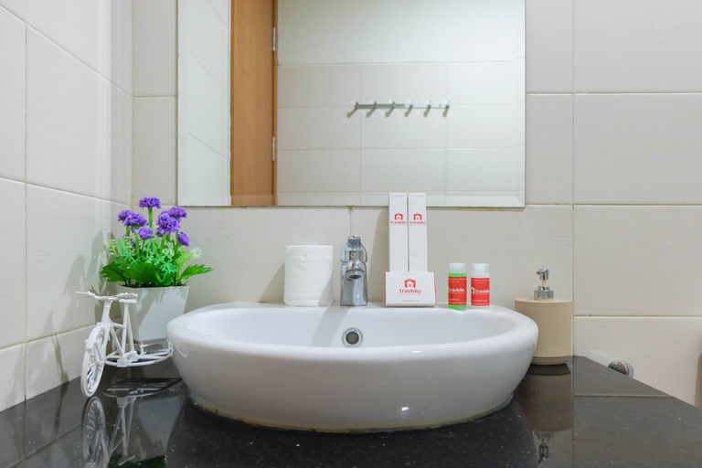 Bathroom 4, Warm and Cozy 2BR Apartment Woodland Park Residence, Jakarta Selatan