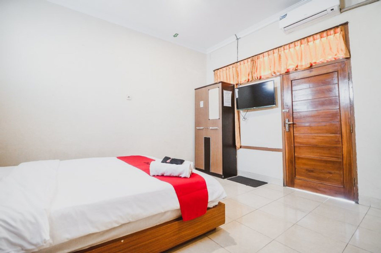 RedDoorz Plus @ Jalan Parangtritis 2, Bantul