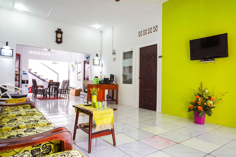 OYO 433 Nelvi Guest House Syariah, Padang