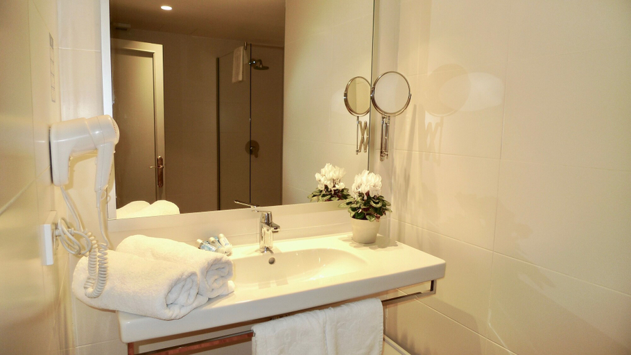 Bathroom 5, Carabela, Baleares