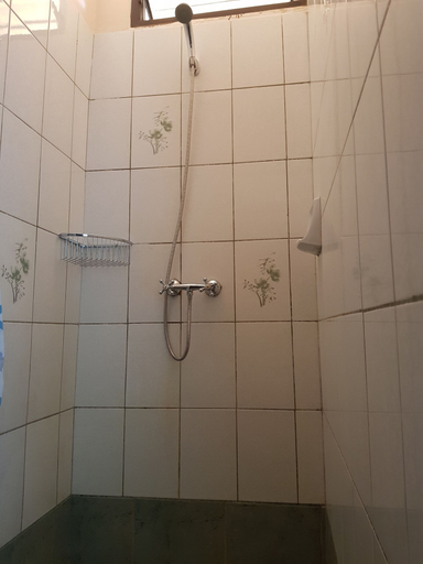 Bathroom 5, Alis Plaza, Msambweni