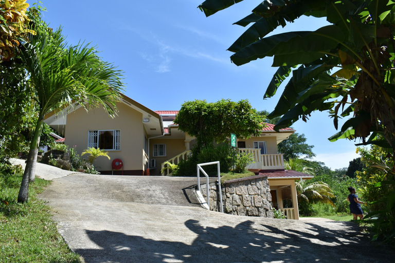 Exterior & Views 2, Zeph Selfcatering