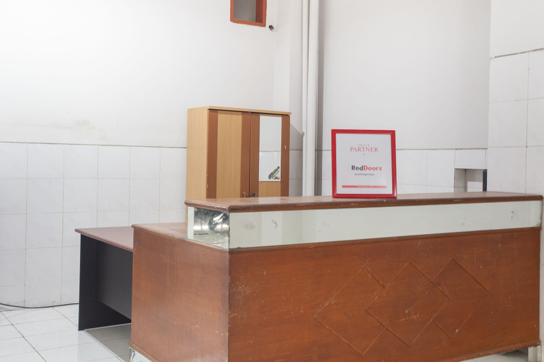 Public Area 3, RedDoorz near Taman Flora, Surabaya