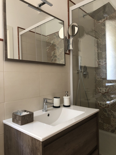 Bathroom 4, Suite de la Sicilienne, Trapani