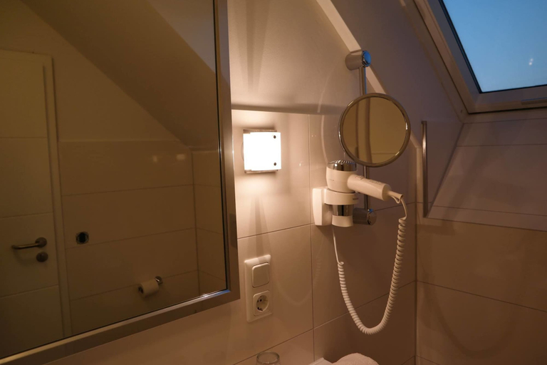 Bathroom 4, Hotel - Restaurant Zum Hollengrund, Rotenburg (Wümme)