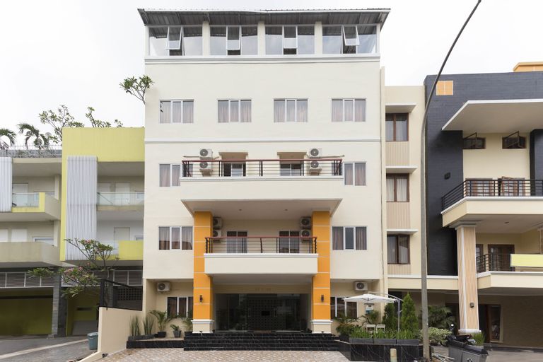 RedDoorz Plus @ Boulevard Residence BSD, South Tangerang