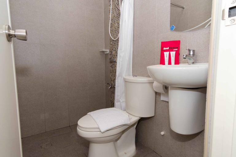 RedDoorz Plus @ EDSA Congressional, Quezon City