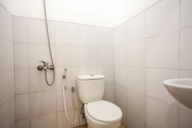 RedDoorz Plus near Galaxy Mall, Surabaya