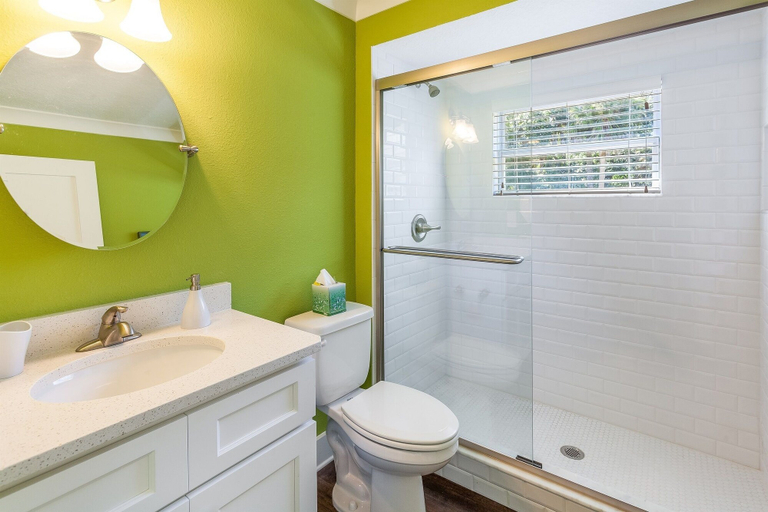 Bathroom 3, Blue Pearl, Saint Johns