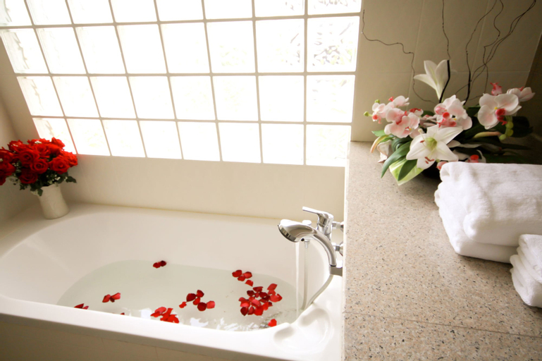 Dynasty Grande Hotel, Khlong Toey