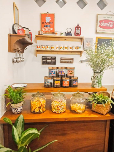 Food & Drinks 9