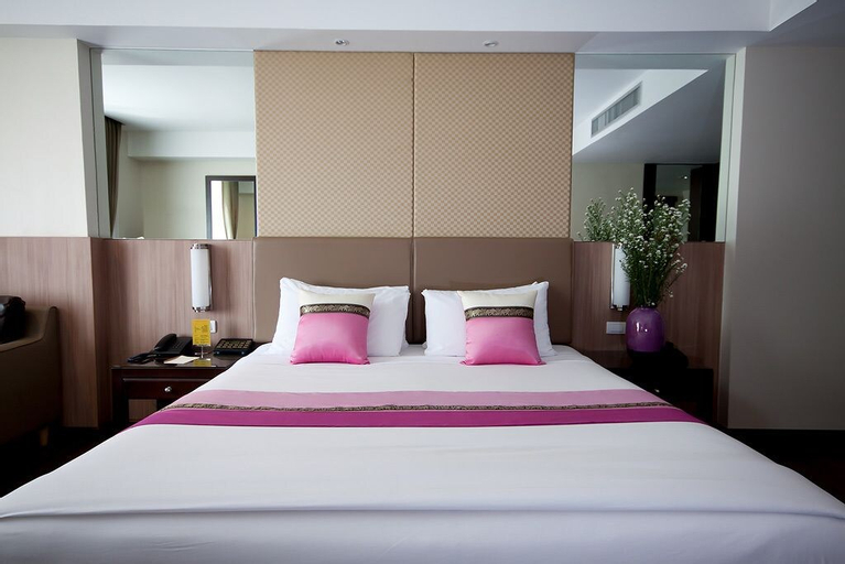 Dynasty Grande Hotel, Khlong Toey