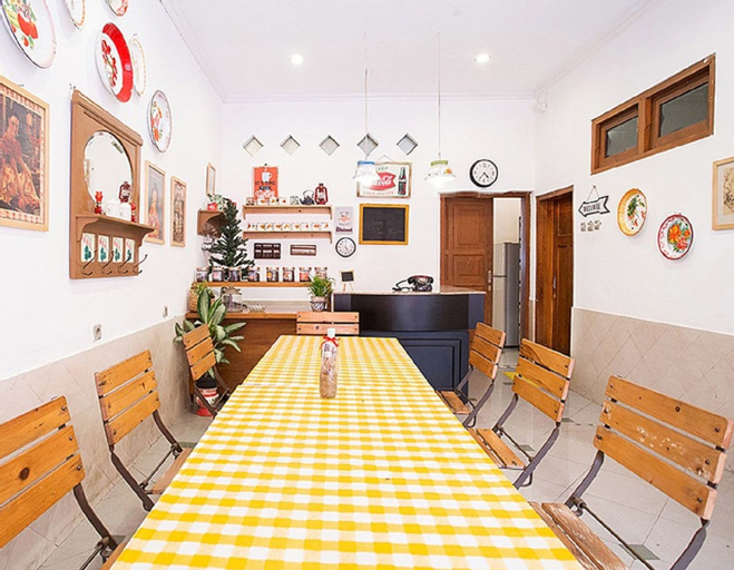 Dining Room 27