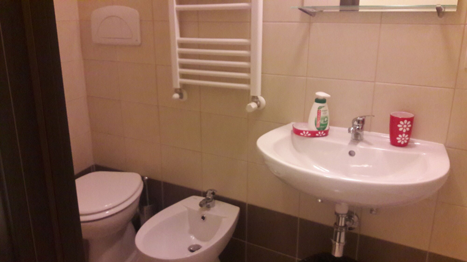 Bathroom 4, Affittacamere B&B Domus Taranto, Taranto