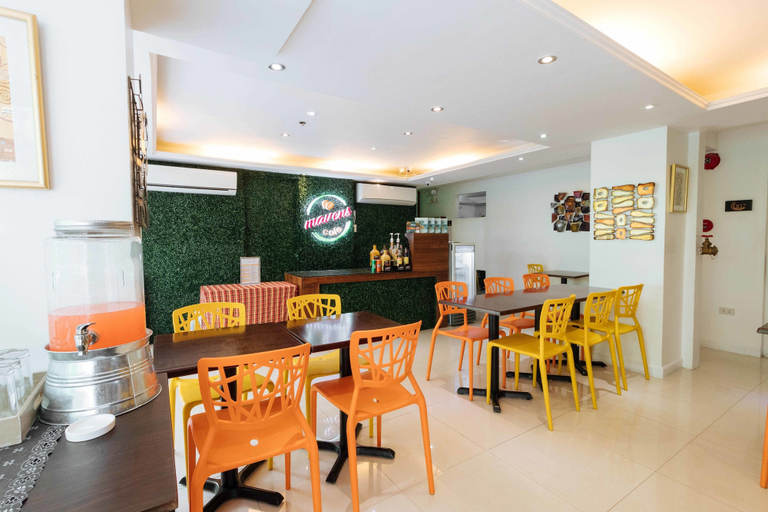Food & Drinks, RedDoorz Plus @ Poblacion Makati, Makati City
