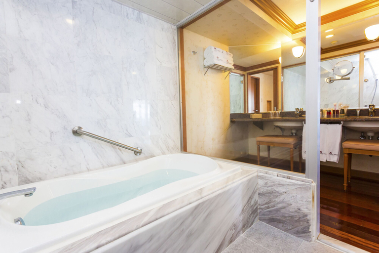 Bathroom 5, Oriental Hotel Okinawa Resort & Spa, Nago
