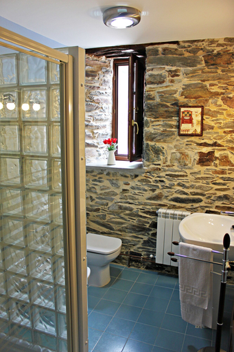 Bathroom 3, Apartamentos El Llago, Asturias