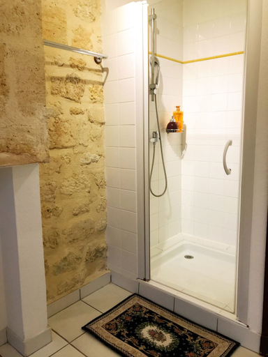 Bathroom 5, Chateau Julie, Gironde