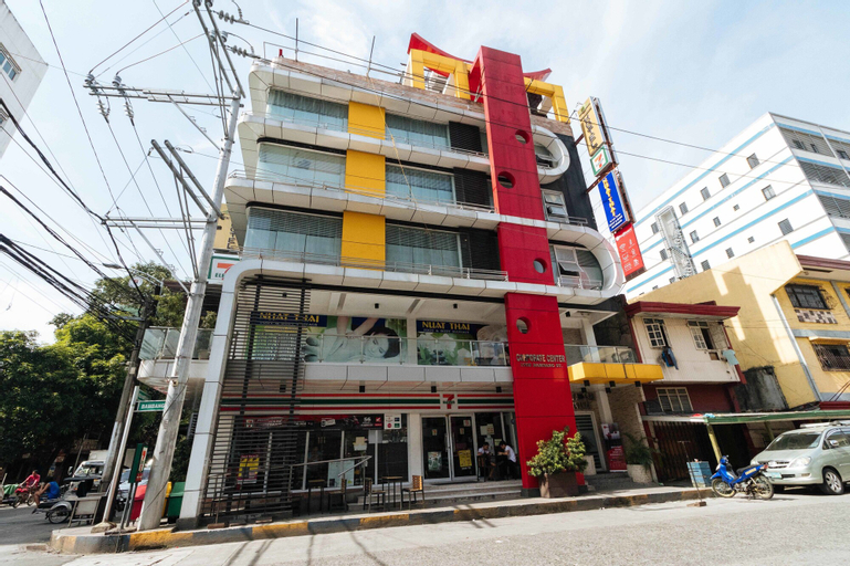 RedDoorz near Bambang Station, Manila