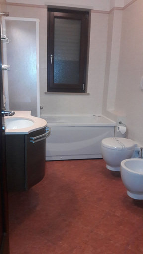 Bathroom 2, Affittacamere B&B Domus Taranto, Taranto