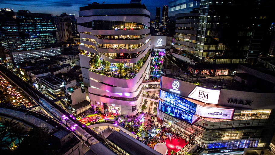 Exterior & Views 28