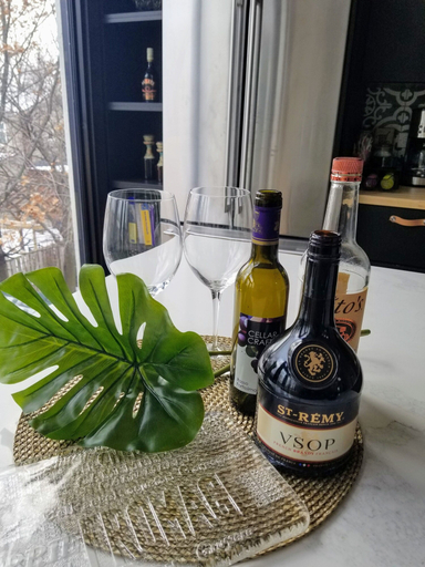 Food & Drinks, Luxury Central Toronto 2 bedroom suite, Toronto