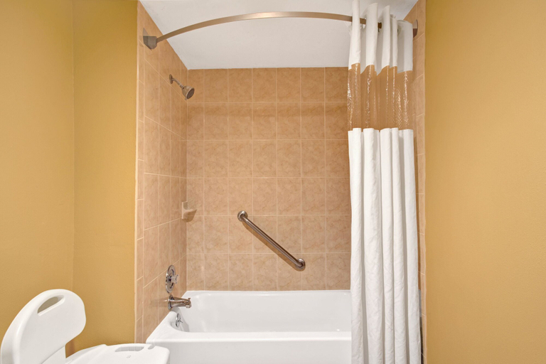 Bathroom 4, Howard Johnson by Wyndham Lake Front Park Kissimmee, Osceola