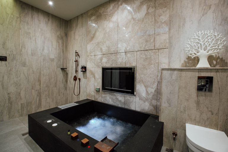 Bathroom 4, Birdman Motel, Taichung