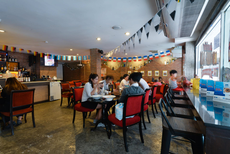 Food & Drinks, Arawana Residence Phromphong, Wattana