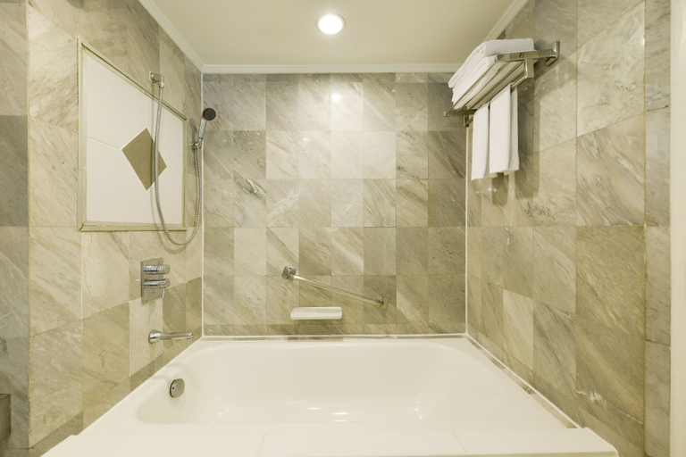 Bathroom 5, Hotel Windsor Suites Bangkok, Khlong Toey