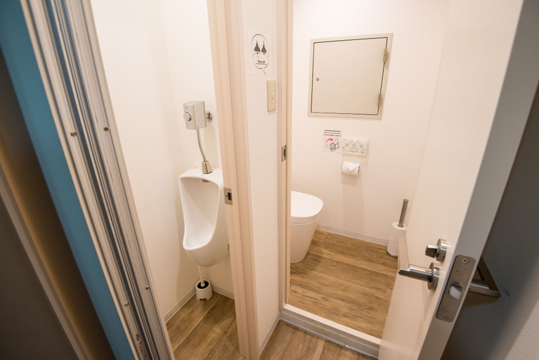 Bathroom 4, Senba Hostel, Osaka
