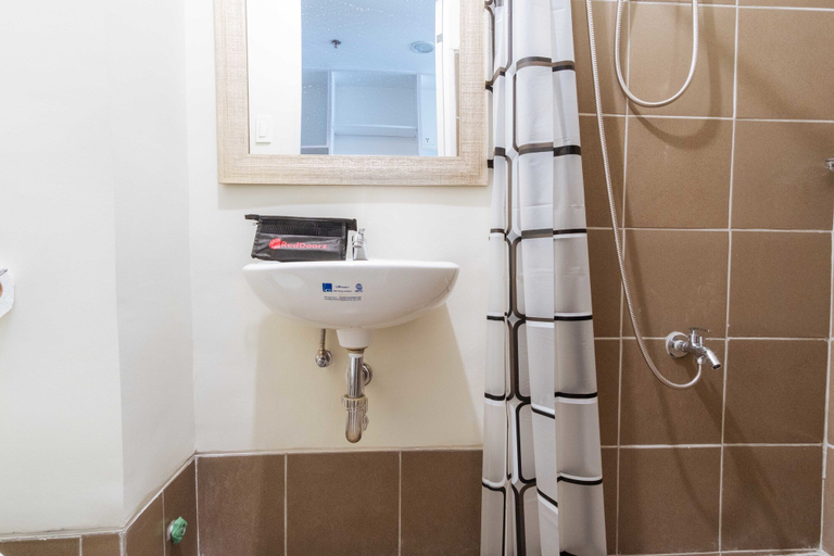 Bathroom 3, RedDoorz Premium @ Vista Heights Legarda, Manila City