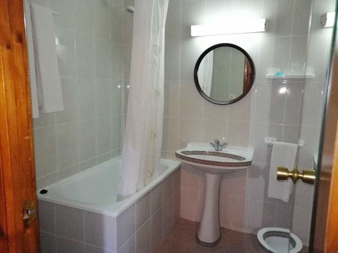 Bathroom 5, Hostal La Muralla, Castellón