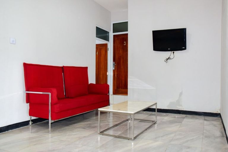 RedDoorz Plus near Mall Kelapa Gading, East Jakarta