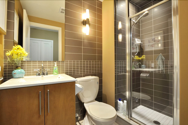 Bathroom 5, Condos with Parking & Gorgeous View, Toronto