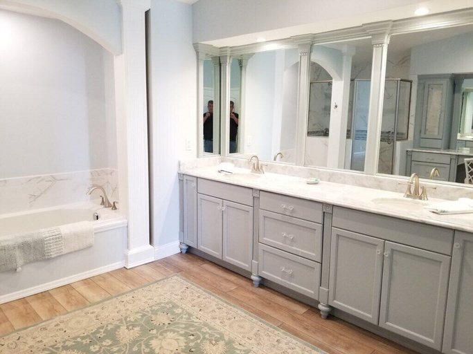 Bathroom 5, Seas the Day, Flagler