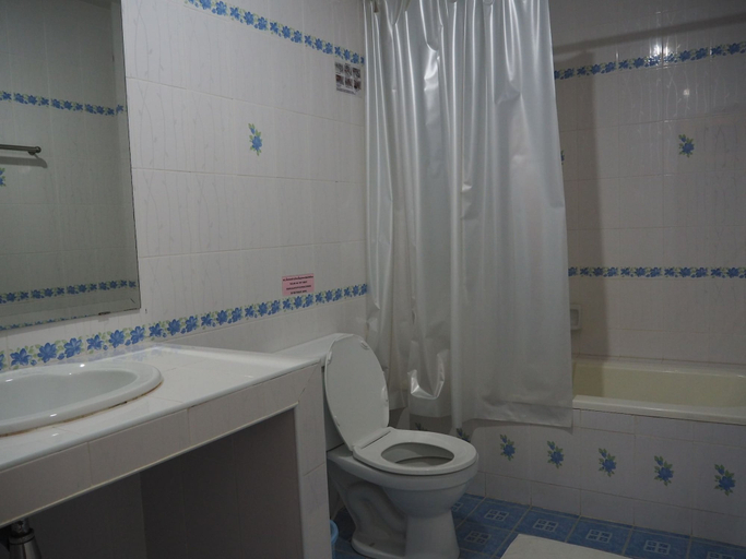 Bathroom 5, Chaiyaphum Park Hotel, Muang Chaiyaphum