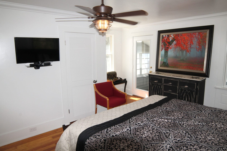 Bedroom 4, Secret Cove, Putnam