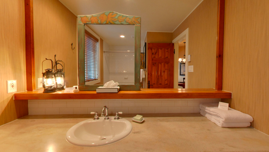 Bathroom 5, Hilton Grand Vacations Club Tremblant Canada, Les Laurentides
