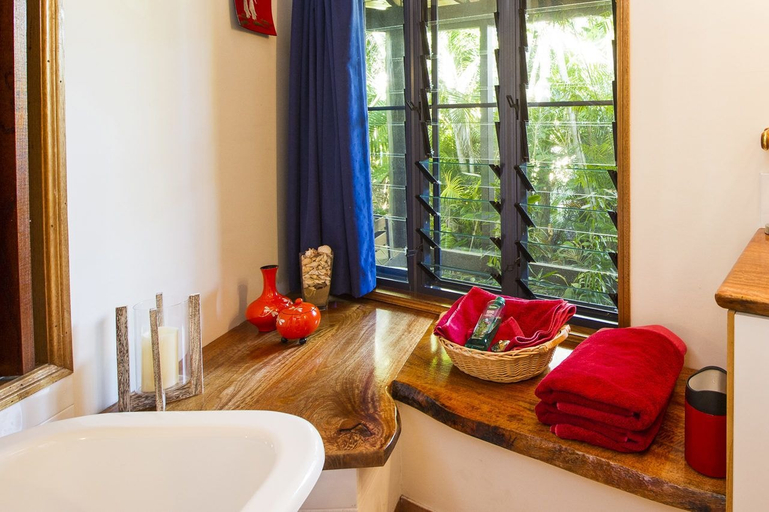Bathroom 4, Magnetic Cottage, Magnetic Island