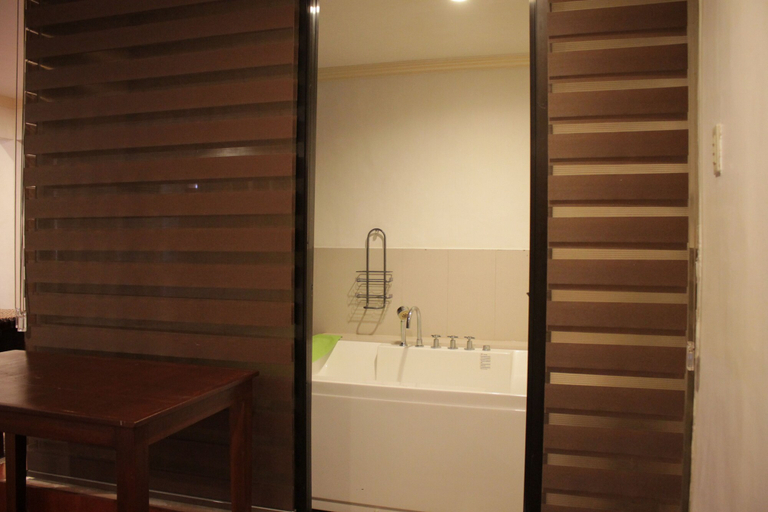 Bathroom 4, Jamont Hotel, Sipalay City