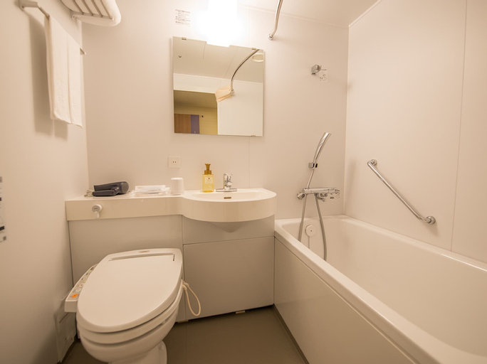 Bathroom 16